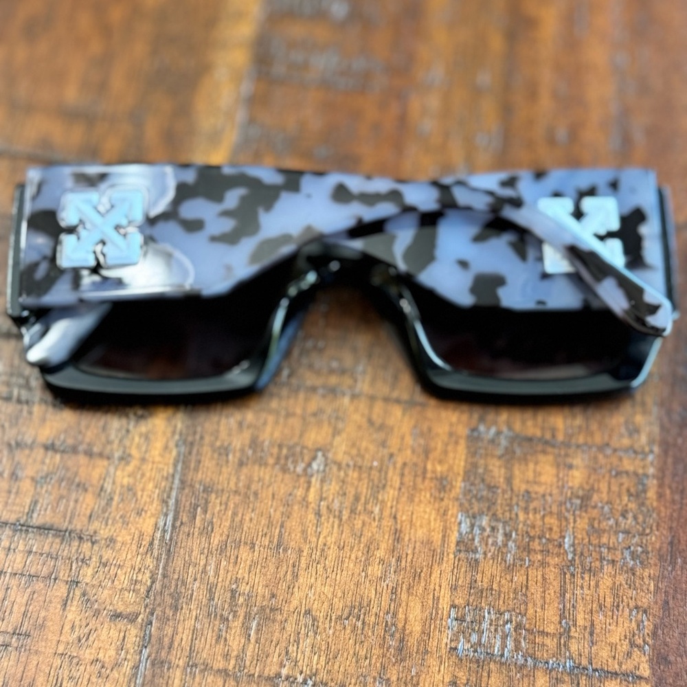 Off-White Unisex Sunglass - Picture 2 of 5